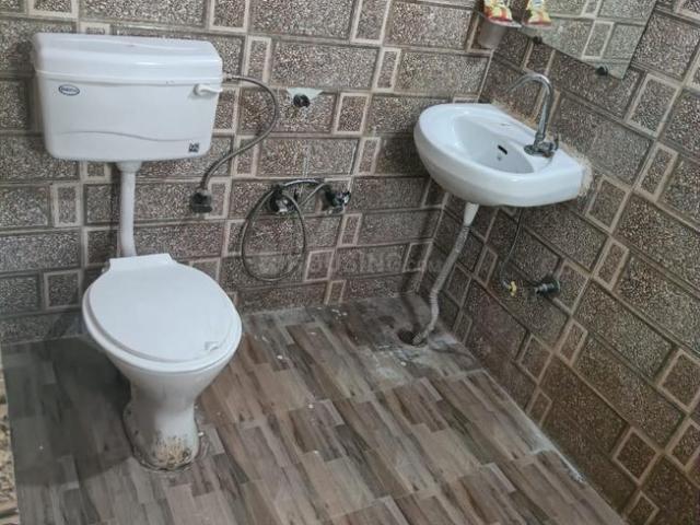 Flat for rent in South West Delhi, Deri