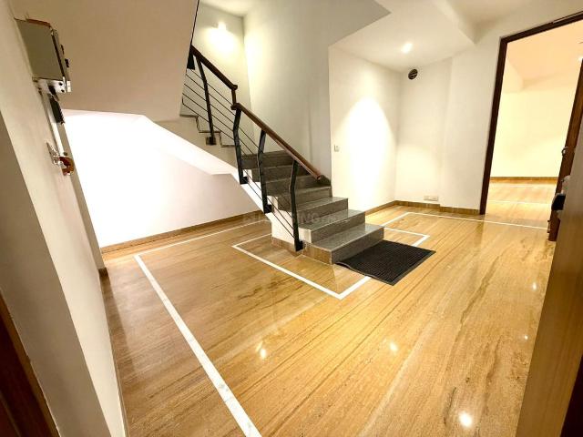 Duplex for rent in South Delhi, Deri