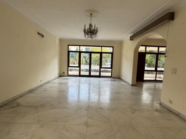 Duplex for rent in Deri