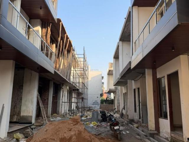 Duplex for sale in Gautam Buddha Nagar, Uttar Pradesh