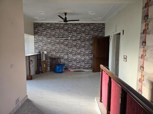 Duplex for rent in East Delhi, Deri