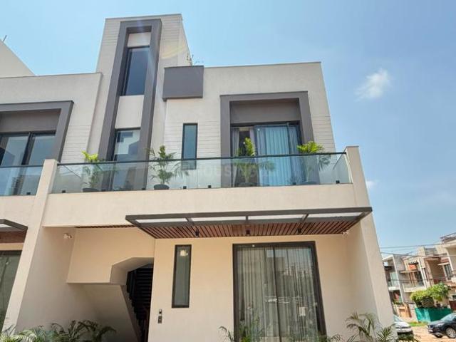 Duplex for sale in Jalvayu Vihar, Jhandpur