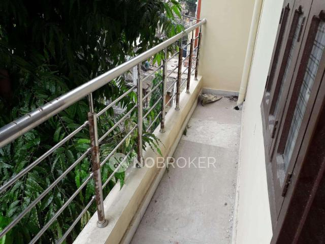 Flat for sale in North Delhi, Deri