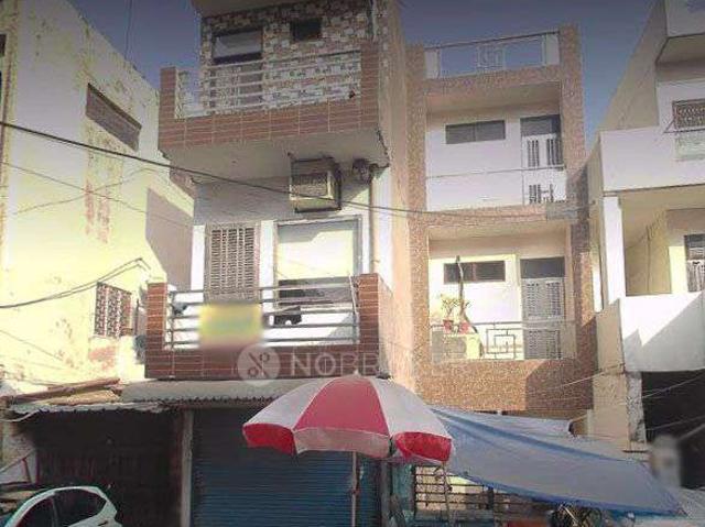 Flat for sale in West Delhi, Deri