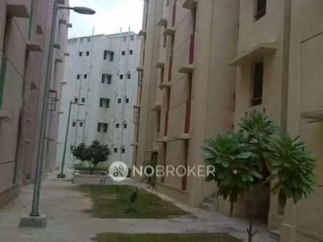 Flat for sale in North Delhi, Deri