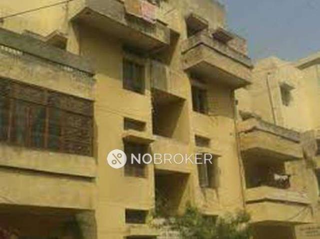 Flat for sale in North Delhi, Deri