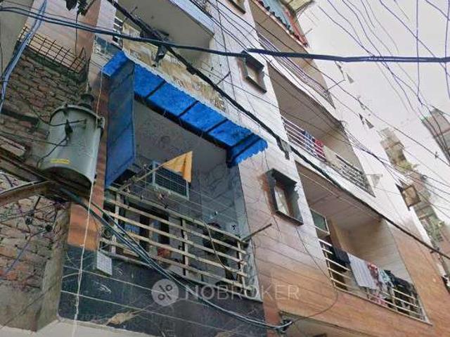 Flat for sale in North Delhi, Deri