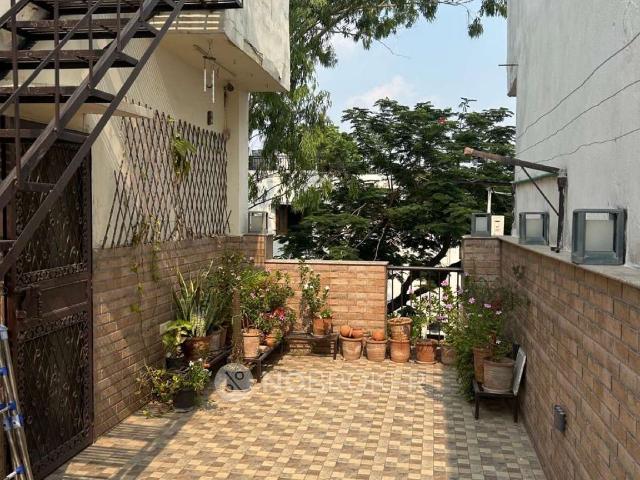 Flat for rent in South Delhi, Deri