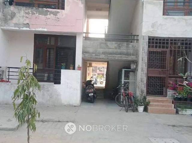 Flat for sale in West Delhi, Deri