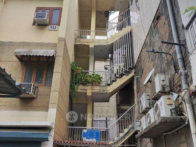 Flat for rent in Deri