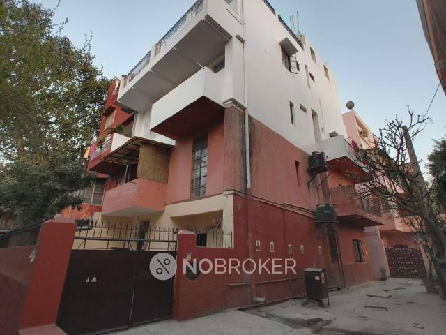 Flat for sale in North Delhi, Deri