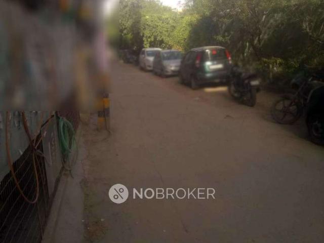 Flat for sale in South West Delhi, Deri