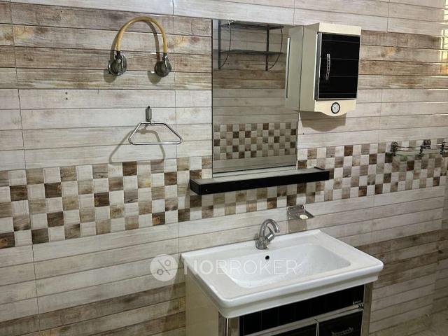Flat for sale in North East Delhi, Deri