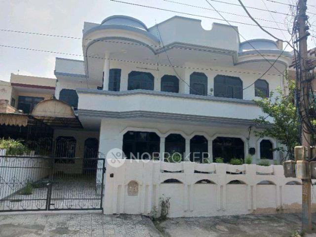 Property for rent in Hariana