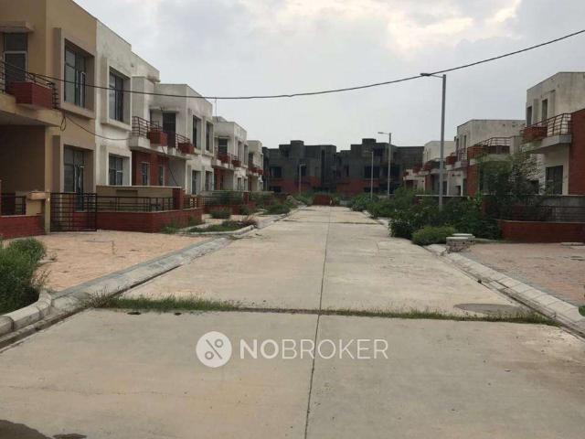 House for sale in Hariana