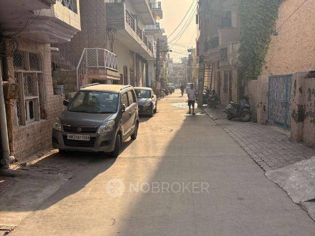 House for sale in Hariana