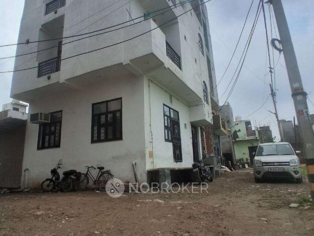 House for sale in Central Delhi, Deri