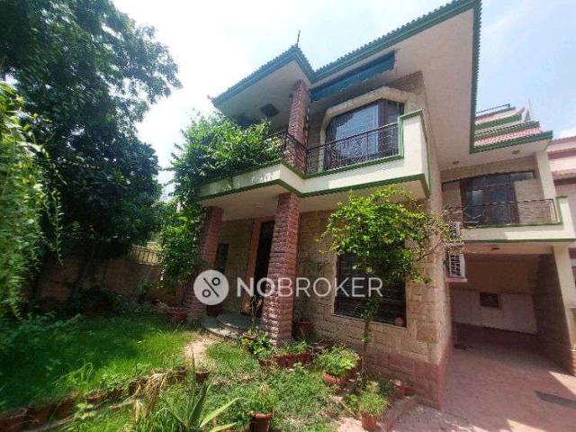 House for sale in Hariana
