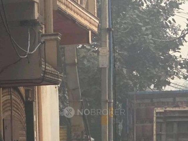 House for sale in Central Delhi, Deri