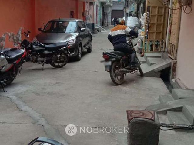 House for sale in North East Delhi, Deri