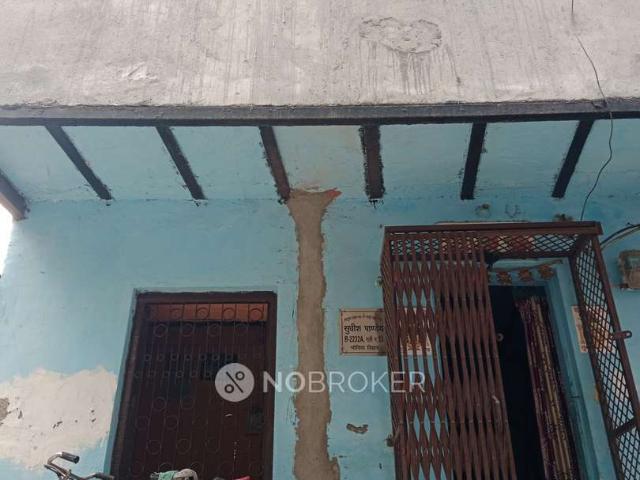 House for sale in North East Delhi, Deri