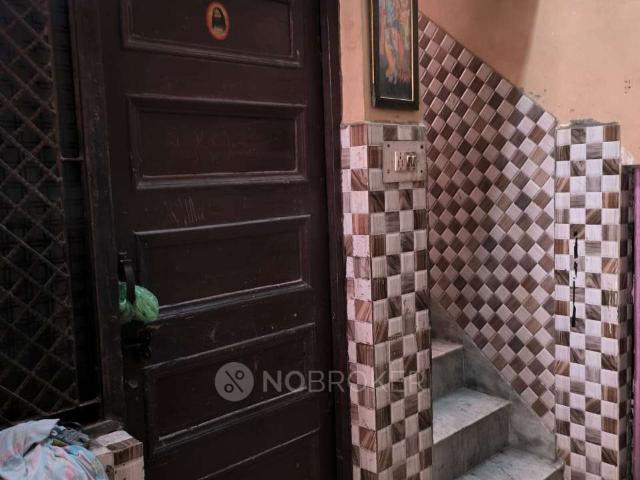House for sale in North East Delhi, Deri