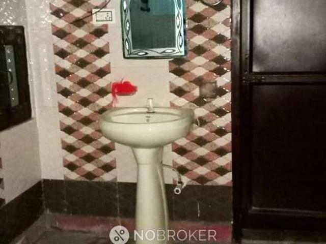 House for sale in North West Delhi, Deri
