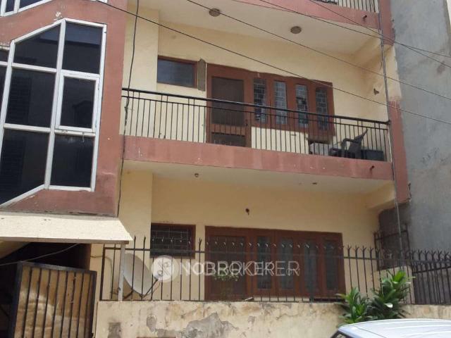 House for sale in Hariana
