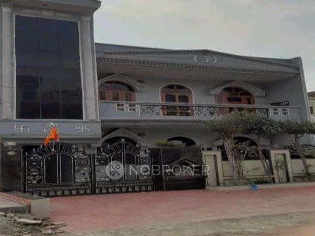 House for sale in Hariana