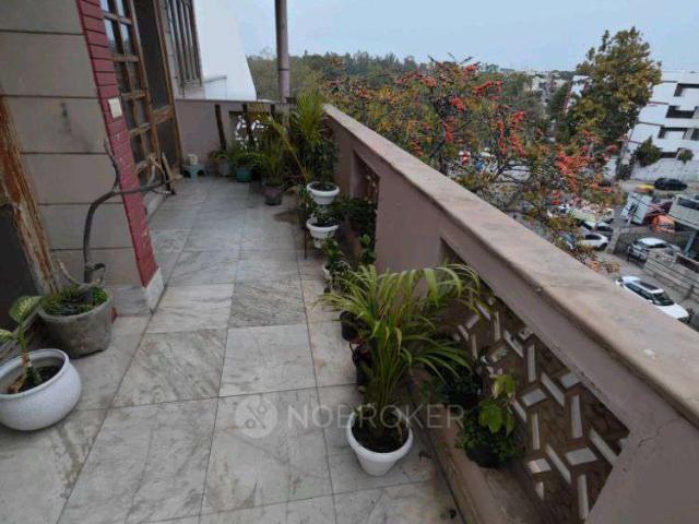 House for sale in North West Delhi, Deri