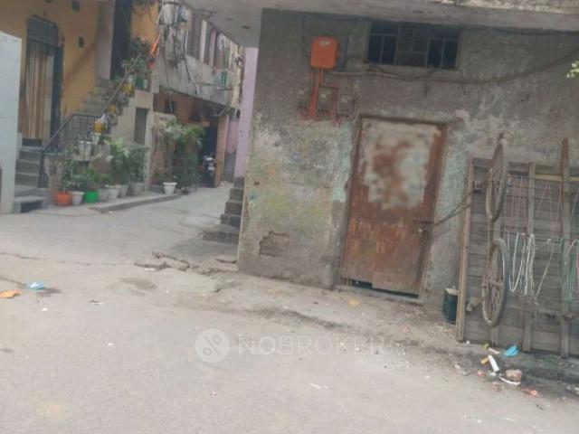 House for sale in West Delhi, Deri