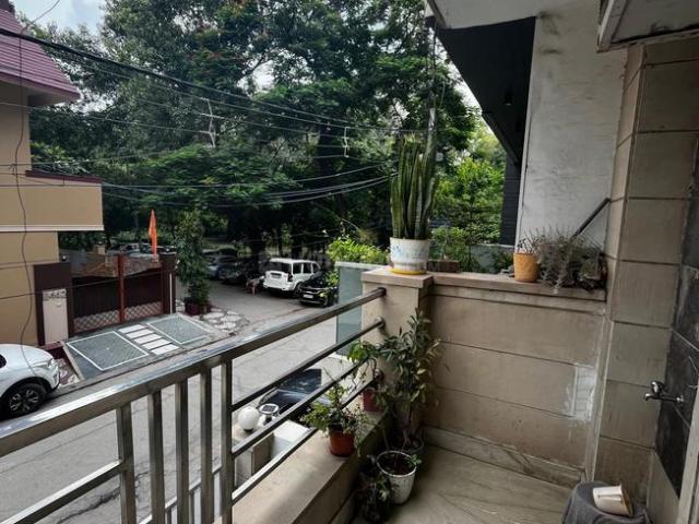 Flat for sale in North West Delhi, Deri