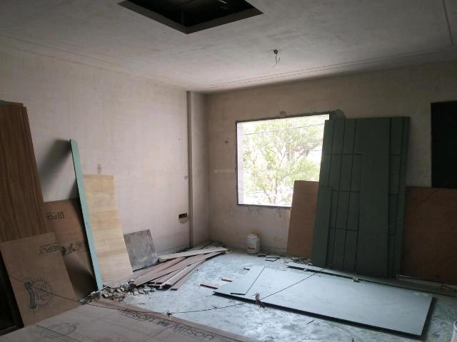 Flat for sale in North Delhi, Deri