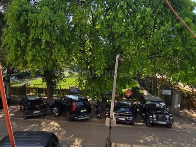 Flat for sale in West Delhi, Deri