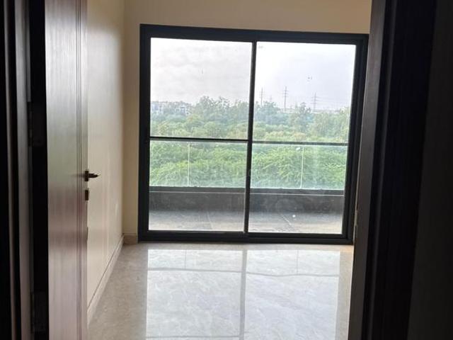 Flat for sale in North Delhi, Deri
