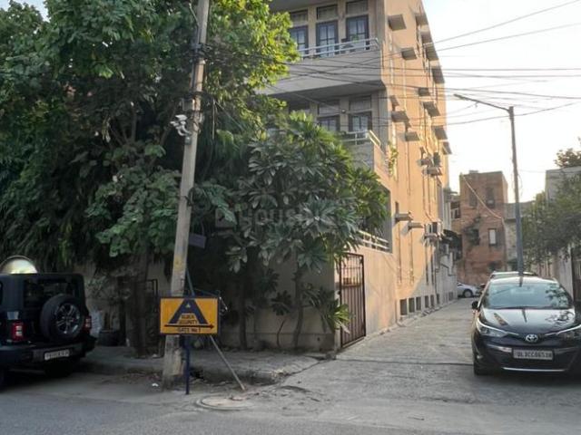 Flat for sale in East Delhi, Deri