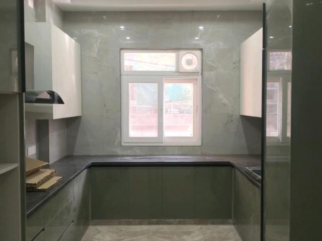 Flat for sale in West Delhi, Deri