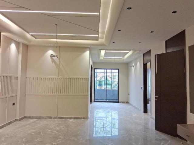 Flat for sale in West Delhi, Deri