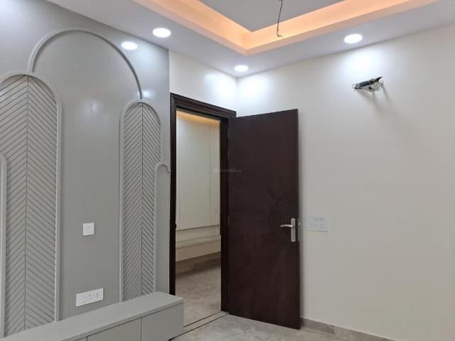 Flat for sale in West Delhi, Deri