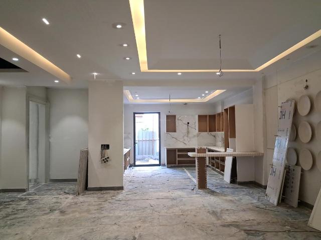 Flat for sale in West Delhi, Deri