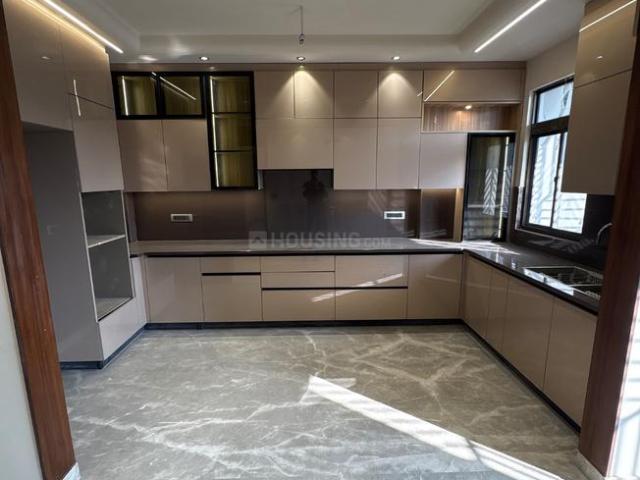 Flat for sale in West Delhi, Deri