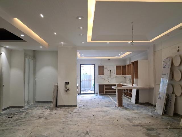 Flat for sale in West Delhi, Deri