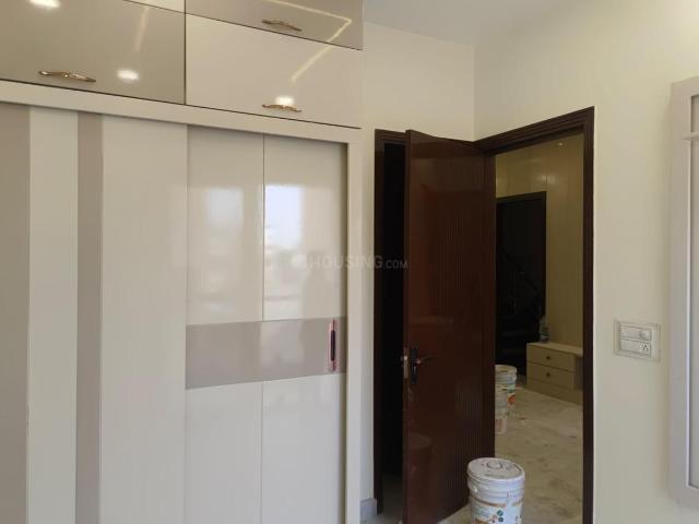 Flat for sale in North West Delhi, Deri