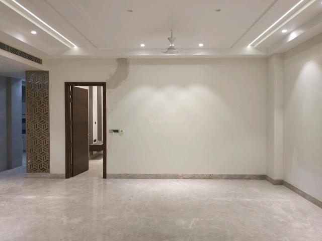 Flat for sale in North West Delhi, Deri