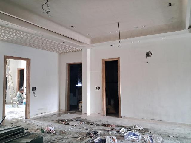 Flat for sale in West Delhi, Deri