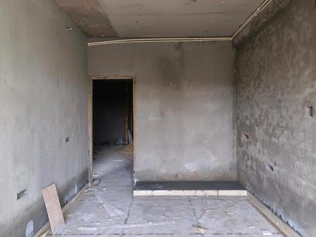 Flat for sale in North West Delhi, Deri