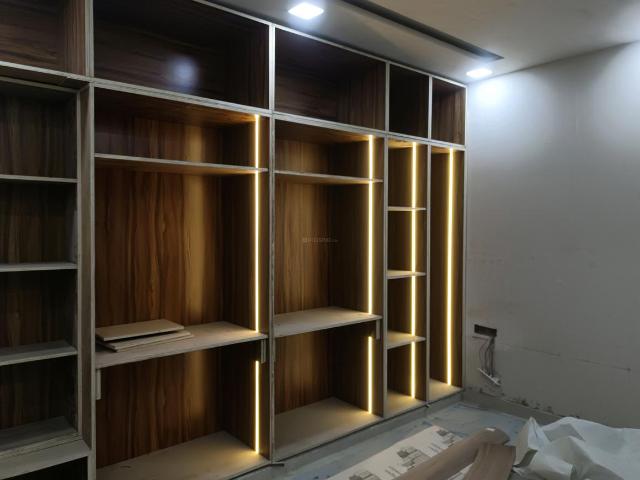 Flat for sale in North Delhi, Deri