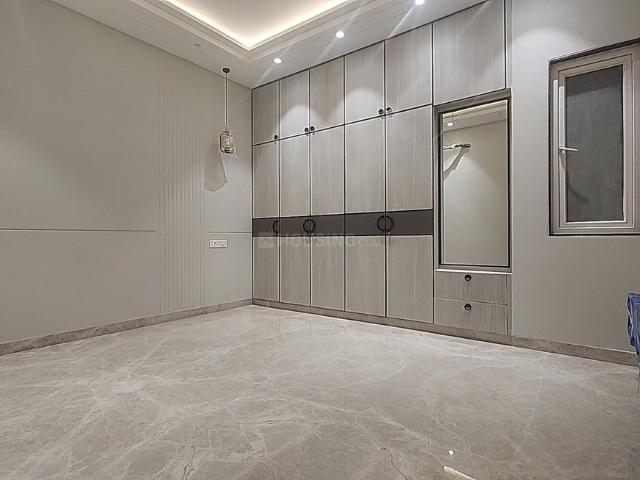Flat for sale in North Delhi, Deri