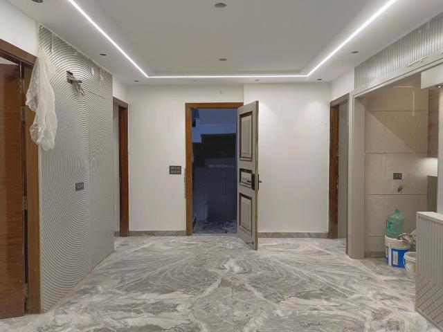 Flat for sale in North Delhi, Deri