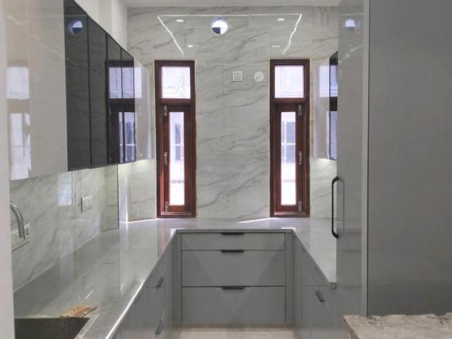 Flat for sale in North Delhi, Deri